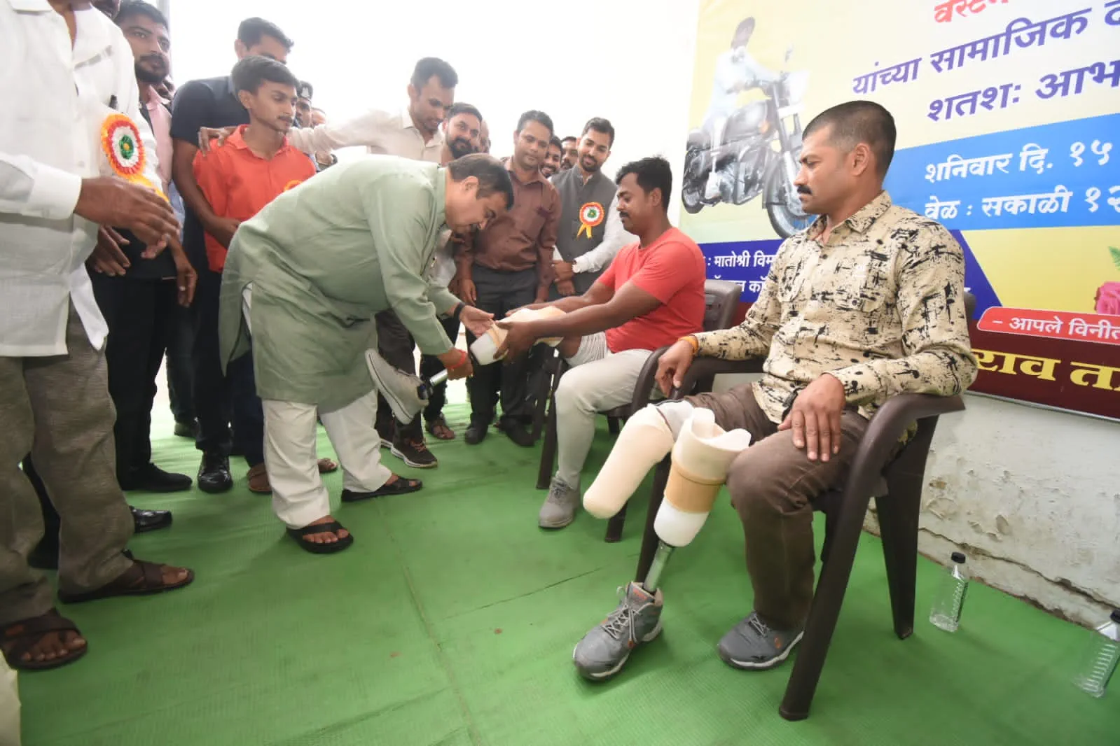 Shri Nitinji Gadkari checking artificial limb